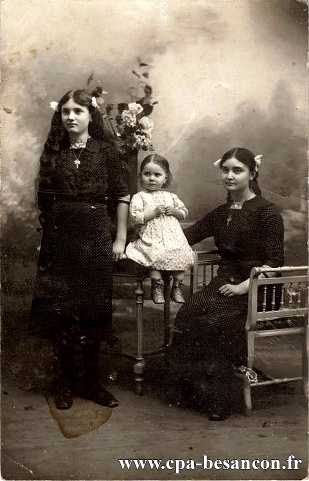 BESANÇON - Jeunes filles - Jeanne (16 ans) - Thérèse (14 ans 1/2) et Odette (23 mois) - Septembre 1913